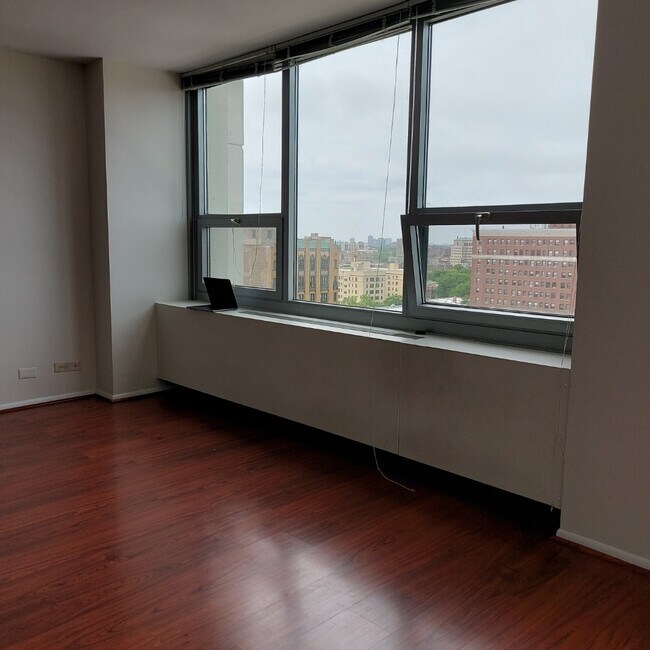 Foto del edificio - 1700 E 56th St