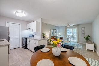 Building Photo - Georgetown Luxury Townhomes