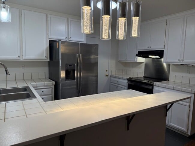 Foto del edificio - 2 Bedroom 2 Bath House in Cotati ~ Attached 2 Car Garage