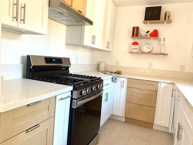 new range, new hood - 11138 Aqua Vista St
