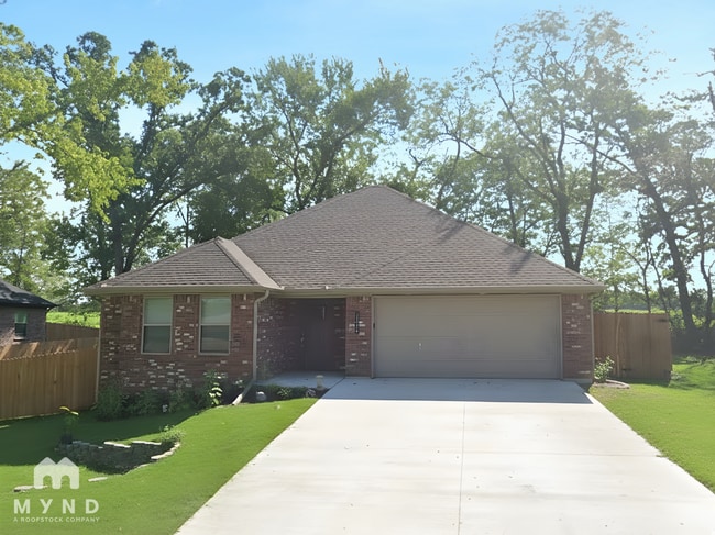 Building Photo - 1404 Love Ln