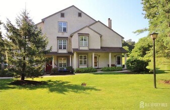Building Photo - 1503 Commons at Kingswood Dr