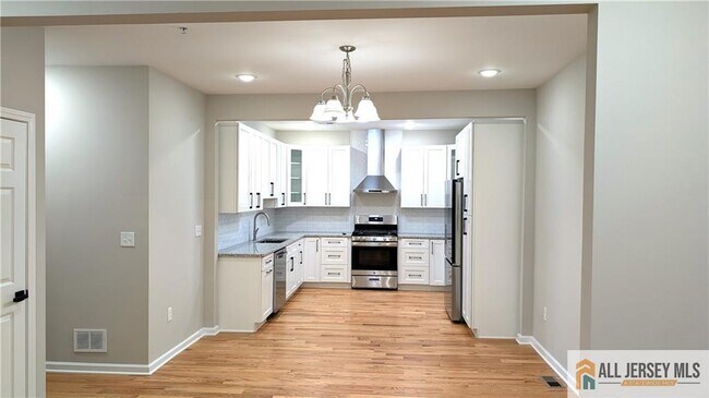 Building Photo - 120 Forest Dr