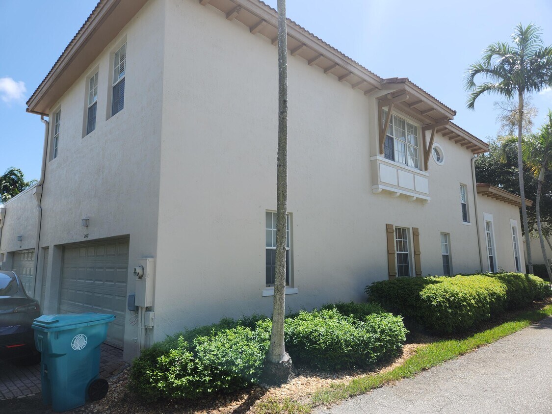 Primary Photo - 2413 NW 7th St