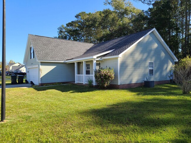 Foto del edificio - Conveniently located in a quiet cul-de-sac