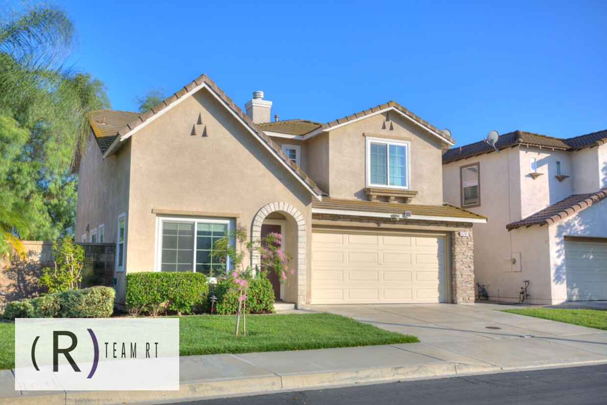 Foto principal - A Captivating and Charming 2 Story Home Ne...