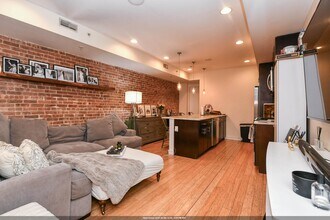 Building Photo - 812 Washington St