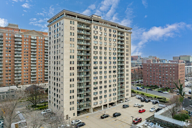 Building Alternate - The Sherbrooke Center Co-Op