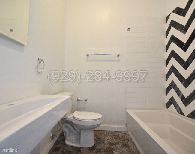 Building Photo - 1108 Halsey St