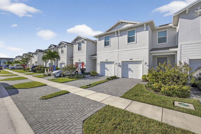 Foto del edificio - 846 SE grovebush Ln