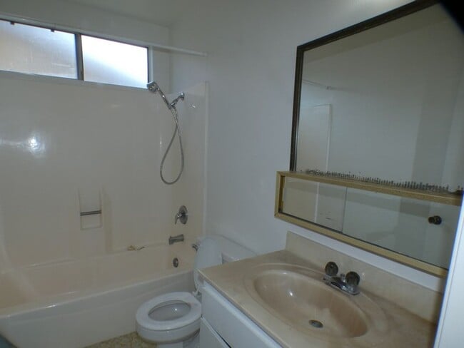 Foto del edificio - Single story 2 bedroom home