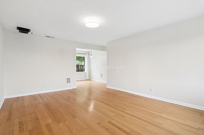 Building Photo - 4419 NE 116th Ave