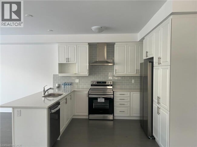 Building Photo - 95 Manuel St