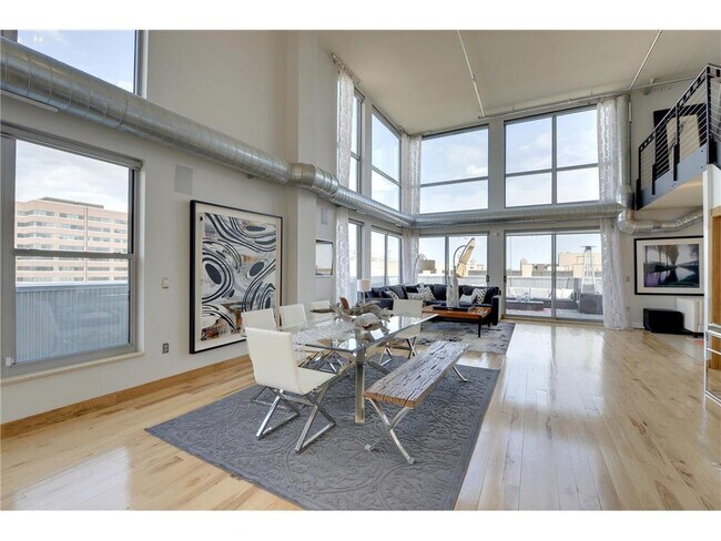 Building Photo - 521 S 7th St