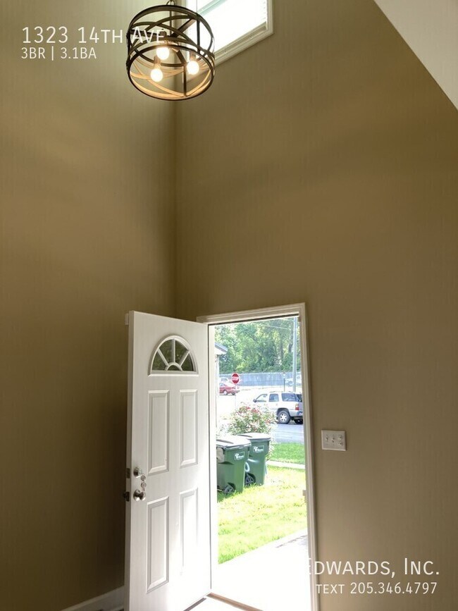 Foto del edificio - 1323 14th Ave