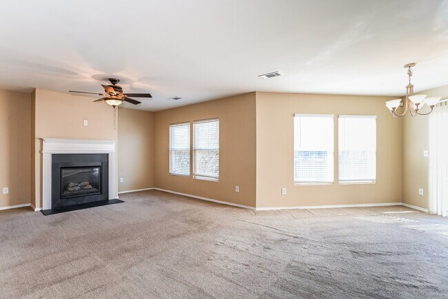 Foto del edificio - 6329 Highland Commons Dr