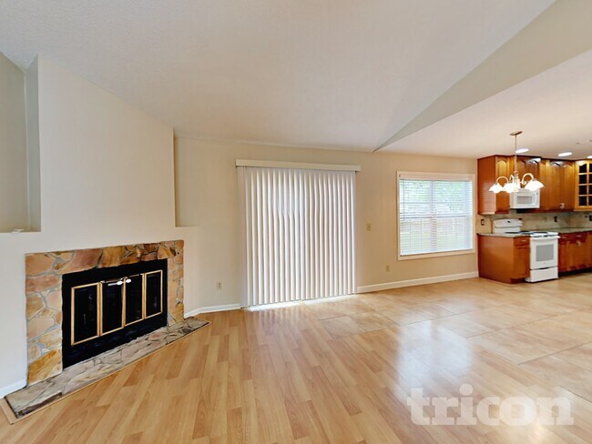 Foto del edificio - 7742 Settlers Landing Trail S