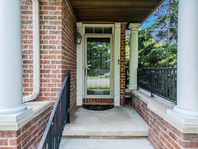 Building Photo - 17034 Farmington Rd