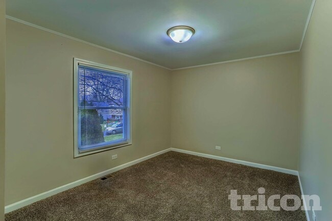 Building Photo - 155 Ramblewood Ln