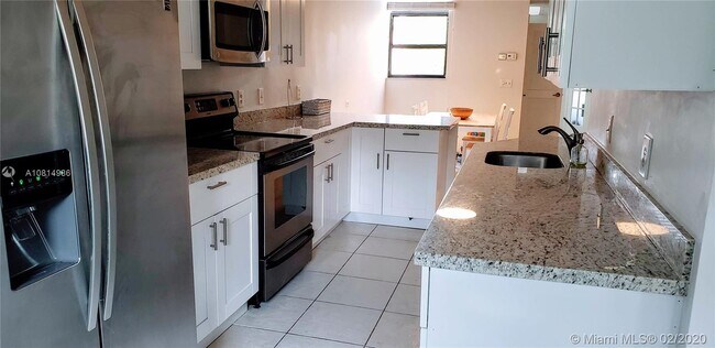 Foto del edificio - 3349 Emerald Oaks Dr