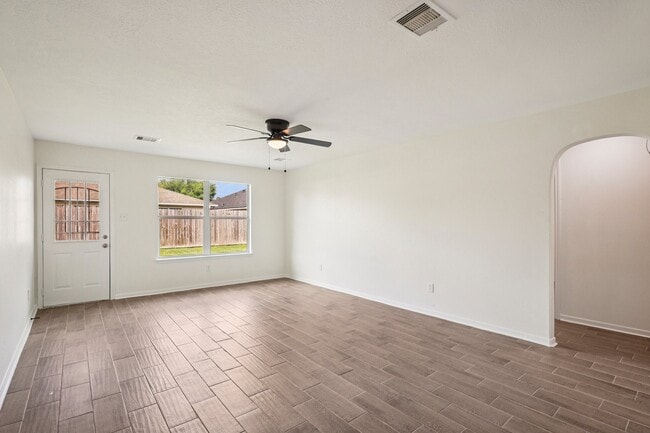 Foto del edificio - 11926 Panay Dr