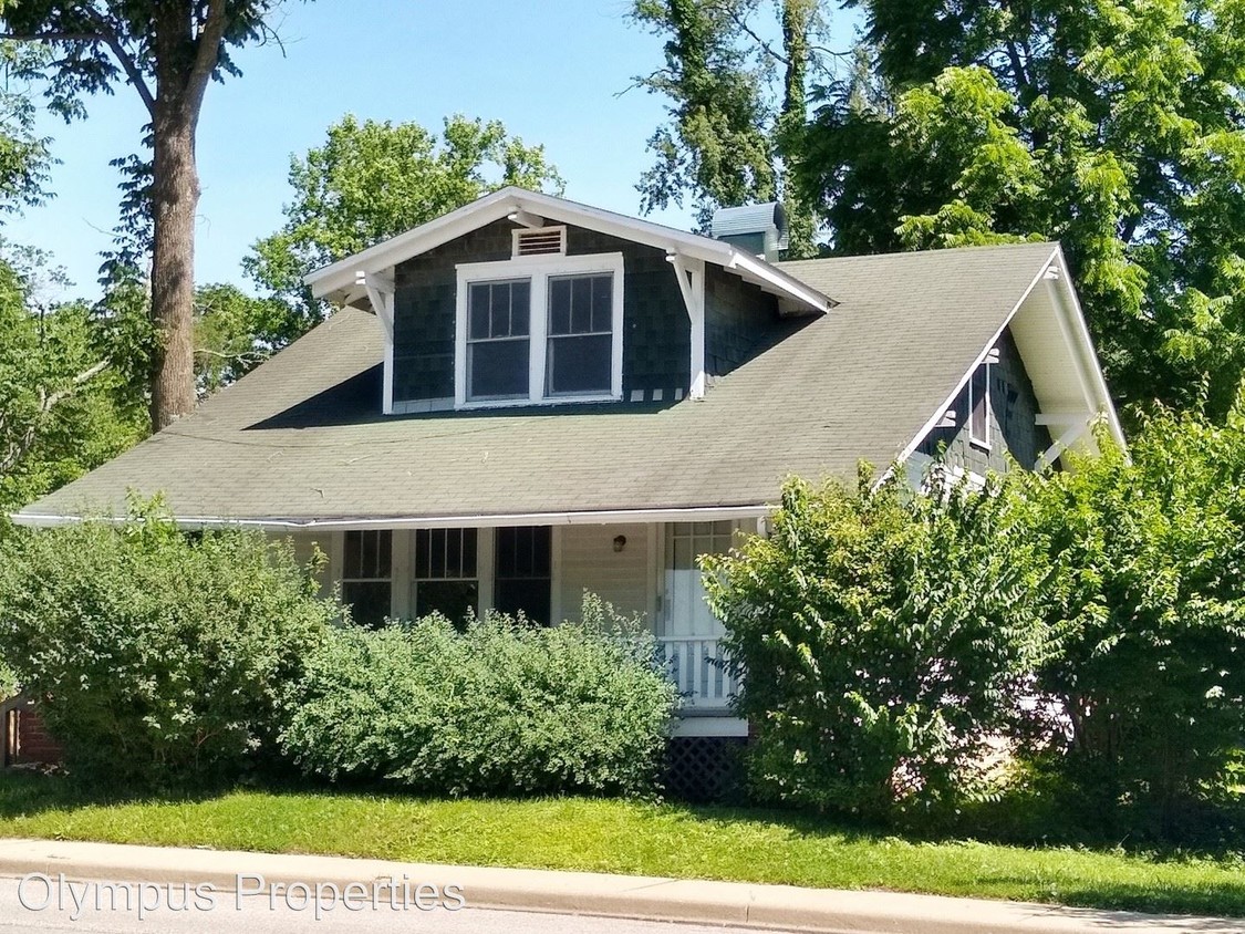 Primary Photo - 3 br, 2 bath Room For Rent - 2401 E 3rd St