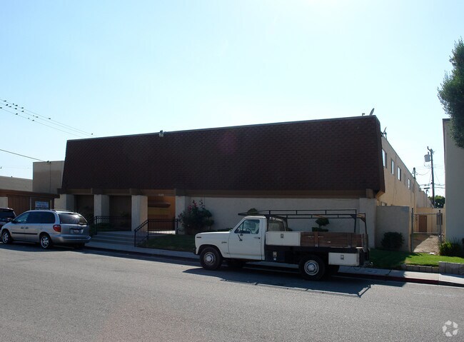 Building Photo - 1025 N G St