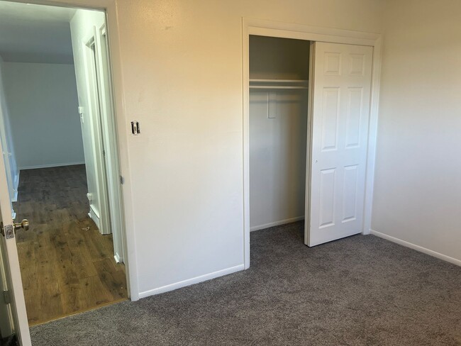 Building Photo - Lansing27