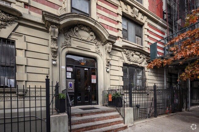 Entrada - 849 St Nicholas Pl