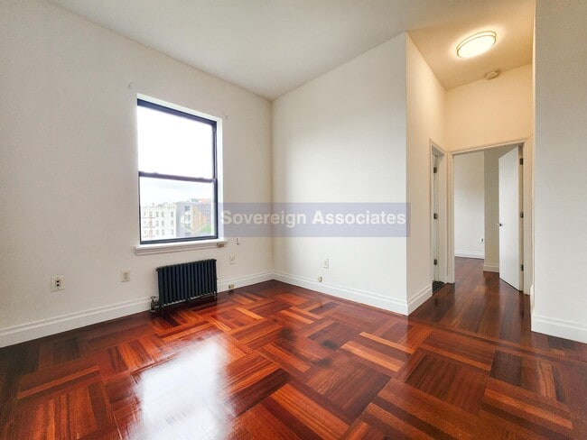 Building Photo - 607 W 137th St