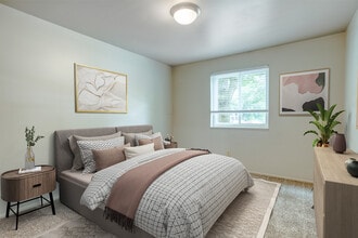 Bedroom - Richmond Hills Apartments