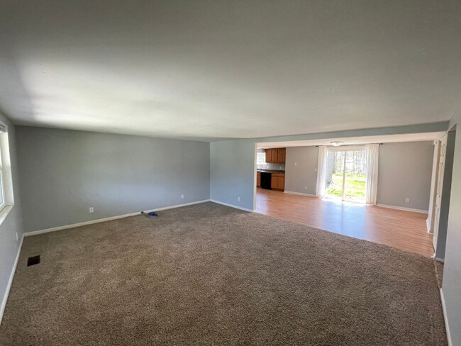 Foto del edificio - 2306 Deerwood Dr