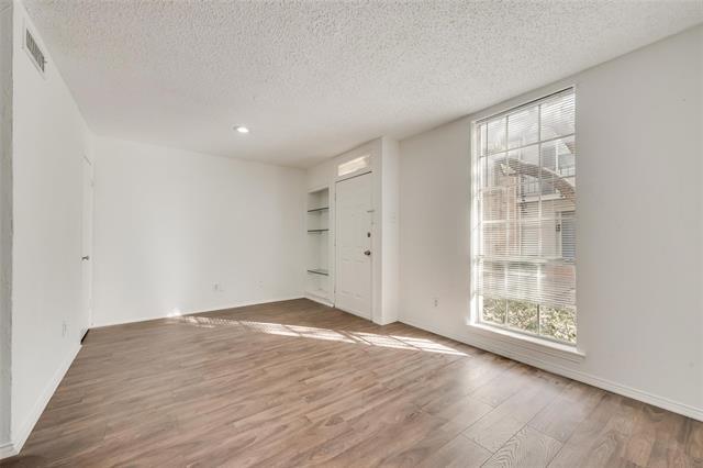 Foto del edificio - 9829 Park Ln Ct