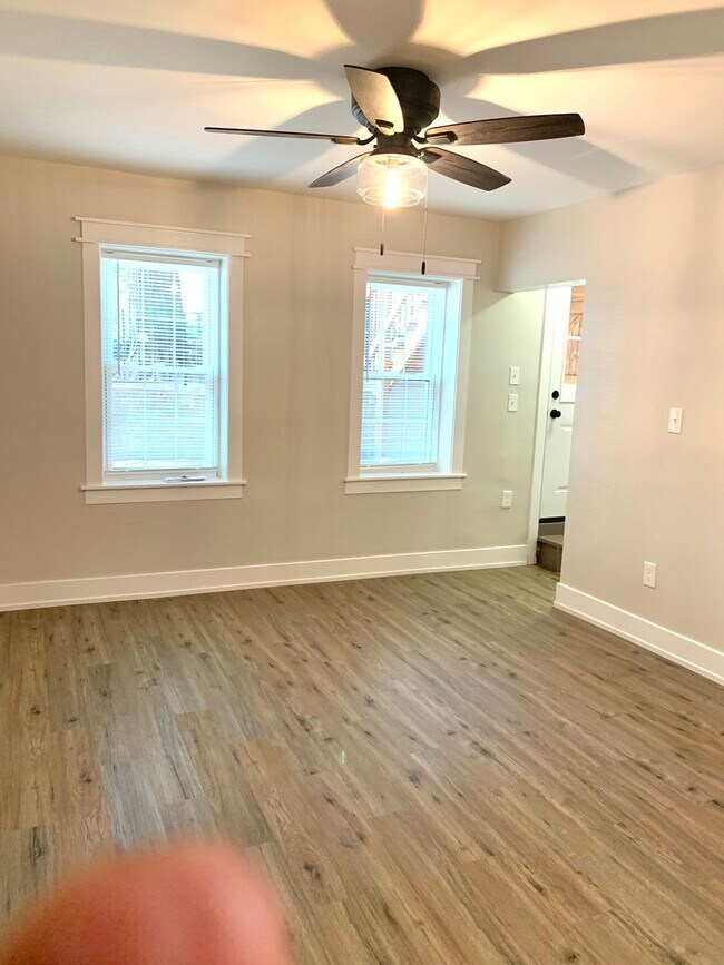 Foto del edificio - 1943 N Winchester Ave