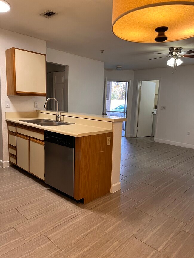 Foto del edificio - 623 Dory Ln