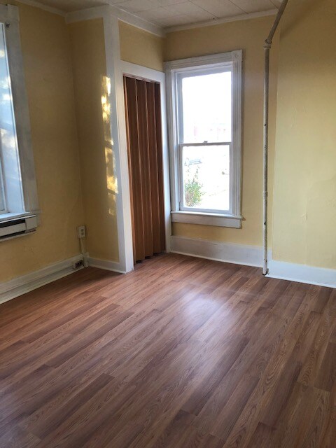 Foto principal - 506 W John St