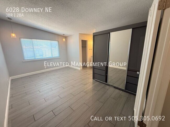 Foto del edificio - 6028 Downey St NE