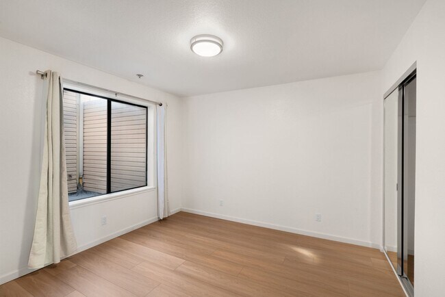Building Photo - 463 25th Ave
