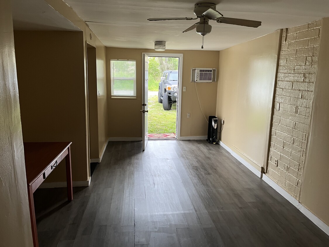 Building Photo - 2137 Crandon Ave