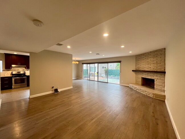 Building Photo - 5811 Agnes Ave