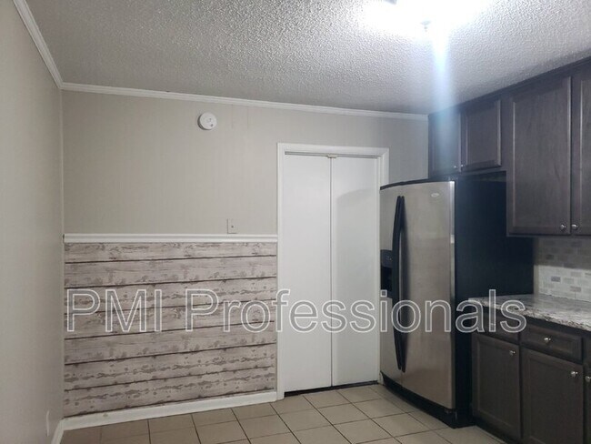 Building Photo - 3809 Woodward Dr