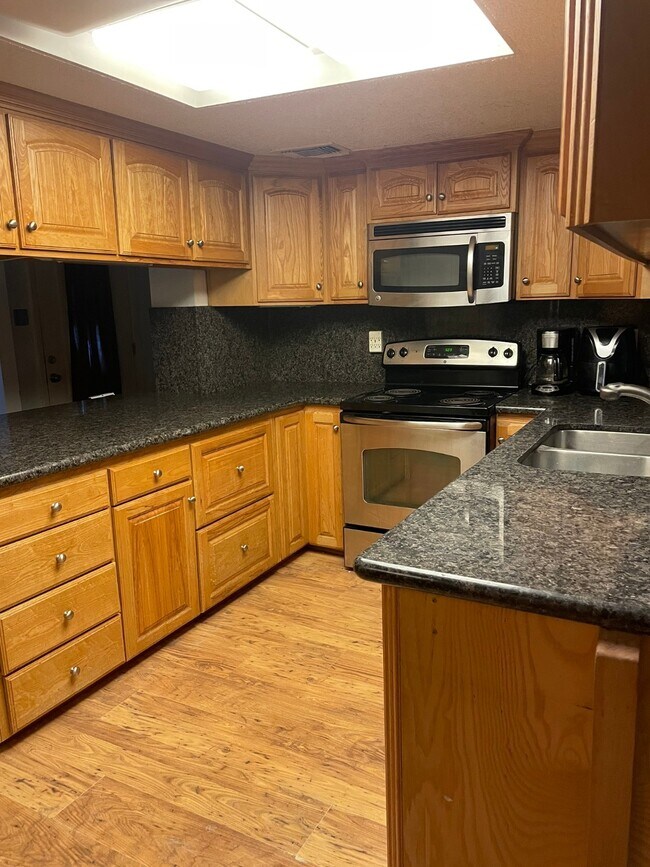 Foto del edificio - 2703 Walnut Hollow St