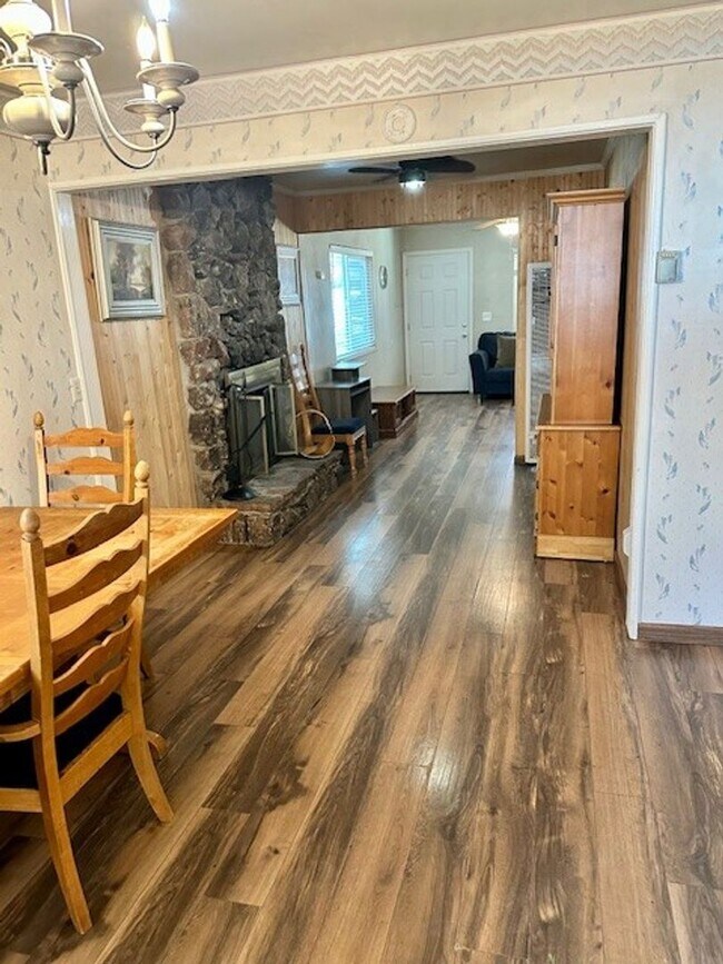 Foto del edificio - 3Bd 1Ba home available for a longterm lease!  Call and inquire today!