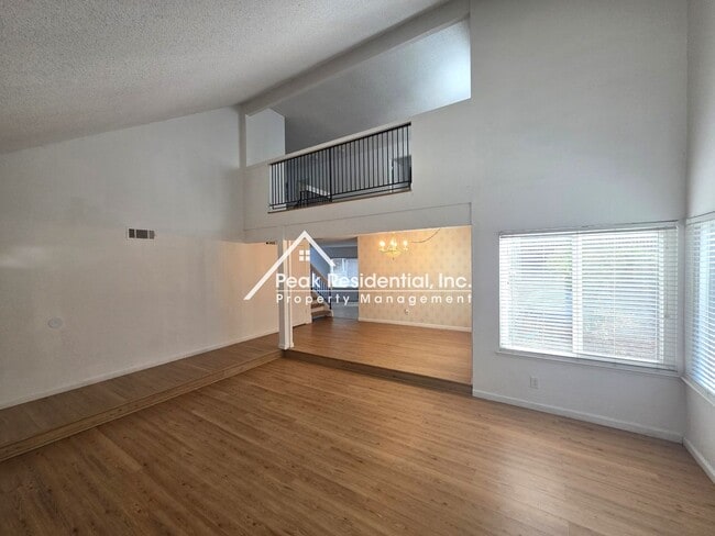 Building Photo - Wonderful 4 bedroom 2.5 bathroom home is l...