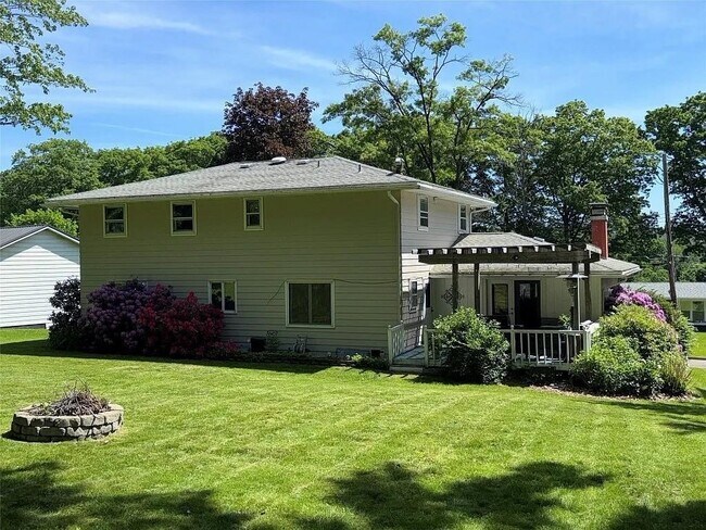 Foto del edificio - 7 Exeter Dr