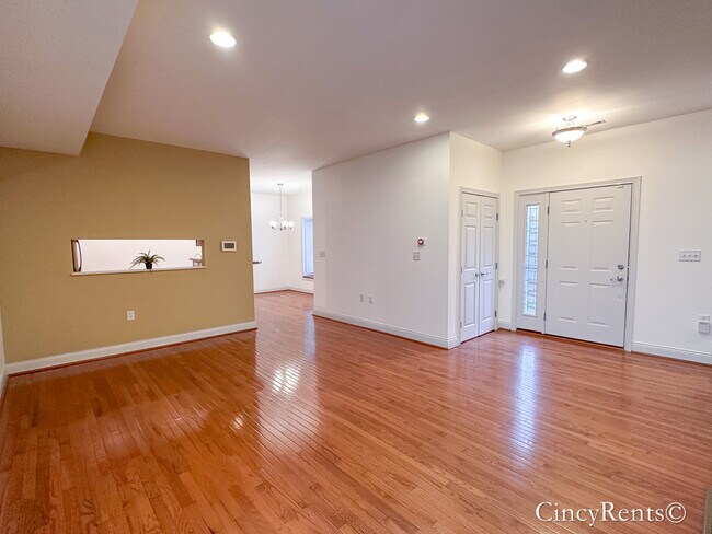 Foto del edificio - 1716 Grandmere Ln