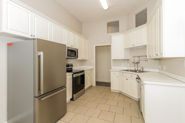 Foto del edificio - 985 Autumn Ridge Rd