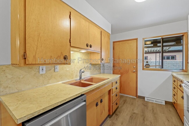 Building Photo - 10714 E Valleyway Ave