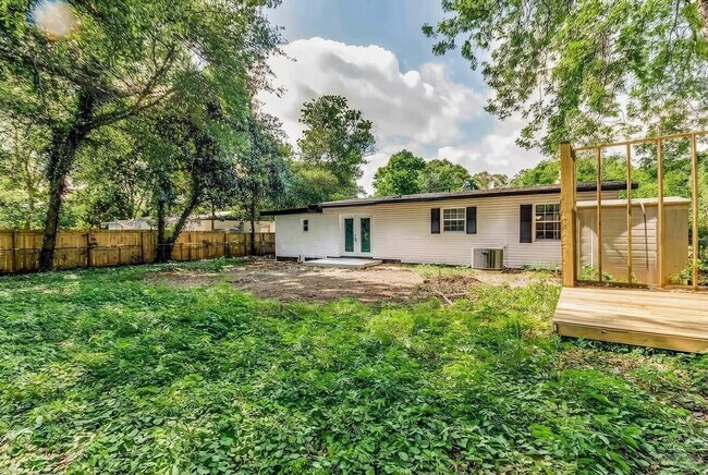 Building Photo - 919 Clearview Ave