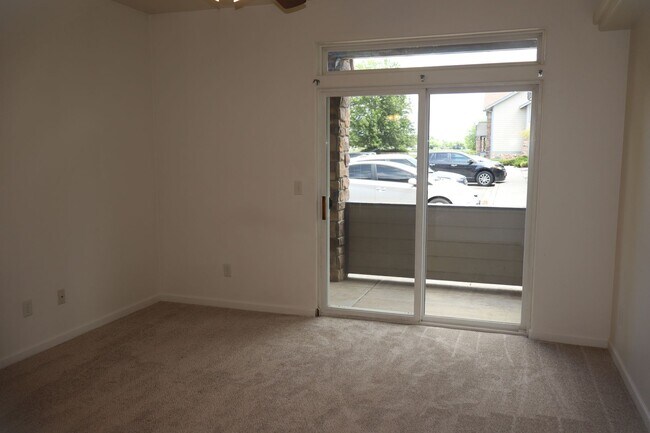 Building Photo - Enjoy Windsor Living: Bright Condo Near Tr...